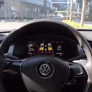 Installiertes digitales Kombiinstrument des Volkswagen Passat 2016 2017 mit 12.3-inch IPS-LCD-Armaturenbrett im Cockpit