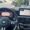 BMW F32 Digital-Cluster in Original-Position im Armaturenbrett eingebaut
